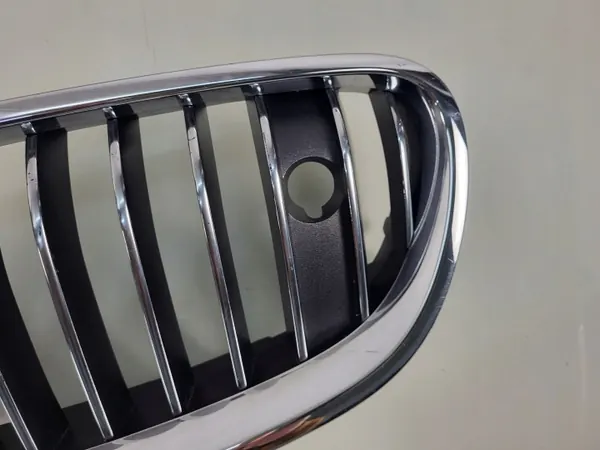 BMW F10/F11 LCI Grille OEM 7412327/7412328 - Links/Rechts image 4