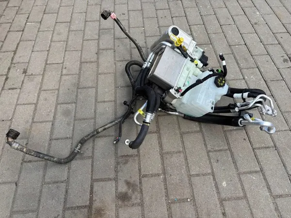 POMPE À CHALEUR TESLA MODEL Y COMPLÈTE 2024 image 2