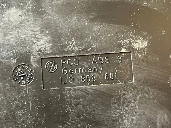 Getränkehalter OEM 1J0858601 für VW Bora 1999-2005 image 4