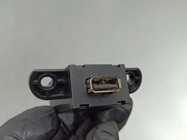 Tomada USB MG ZS OEM PWS5331 - Peça Usada image 3