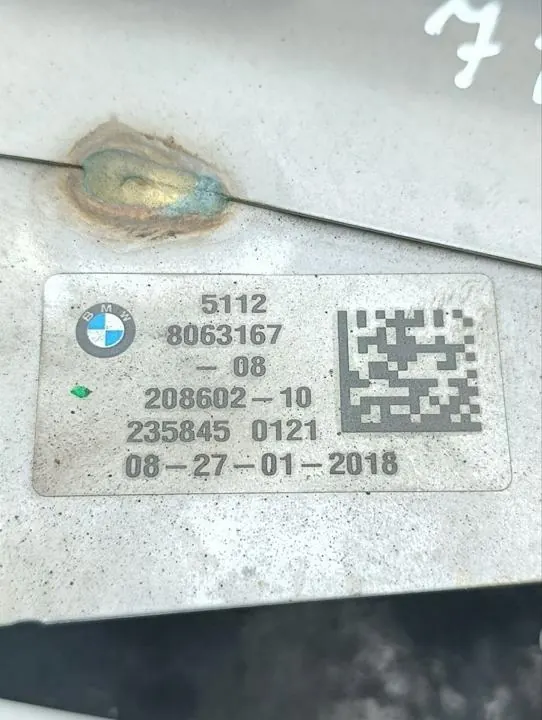BMW 7-sarja 2016 äänenvaimenninpää OEM 8063167 image 9