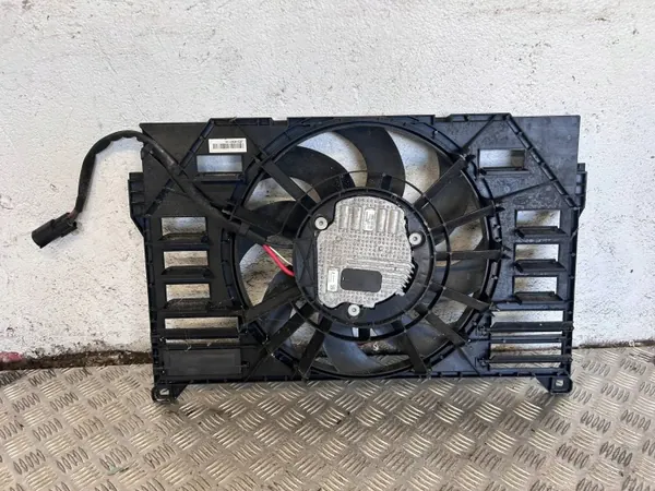 Carter de ventilateur Jaguar I-Pace OEM J9D38C607AC image 2