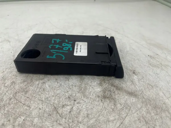 OEM 4B0862534D Voorste bekerhouder voor Audi A6 C5 image 3