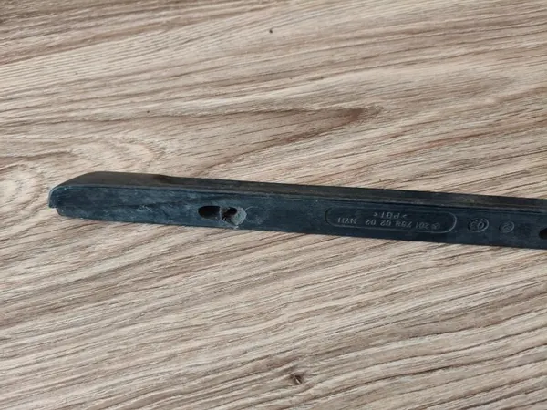 Moldura de Porta-Malas Mercedes W201 OEM 2017580202 image 5