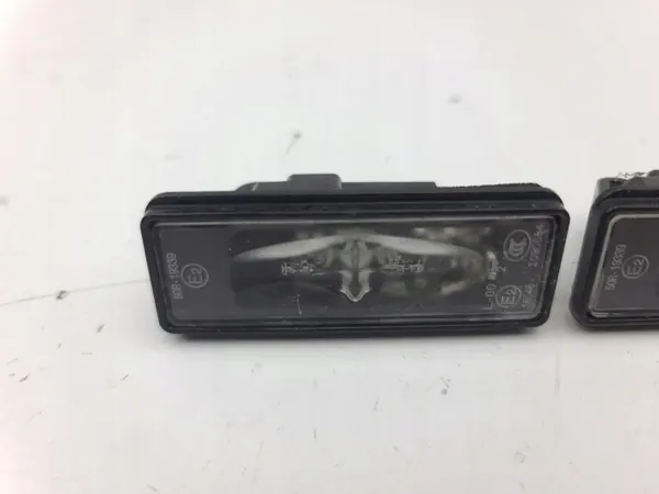 Juego luz matrícula OEM AMD178553 - Usado image 5