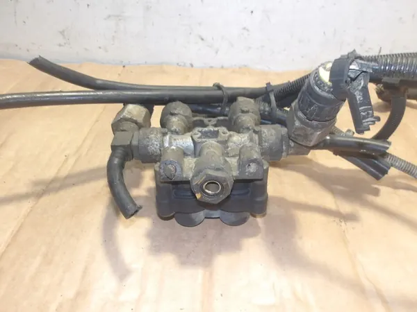 Vanne de sécurité quatre voies MAN TGA RC723224 image 3