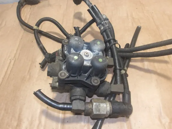 Vanne de sécurité quatre voies MAN TGA RC723224 image 5