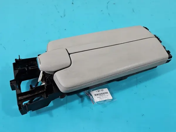 Accoudoir tunnel Mercedes W212 OEM 0005746037 image 2