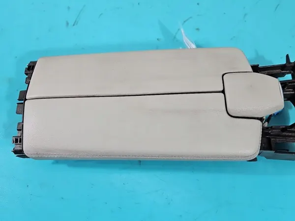 Accoudoir tunnel Mercedes W212 OEM 0005746037 image 3
