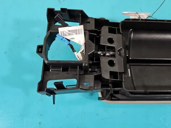 Accoudoir tunnel Mercedes W212 OEM 0005746037 image 6