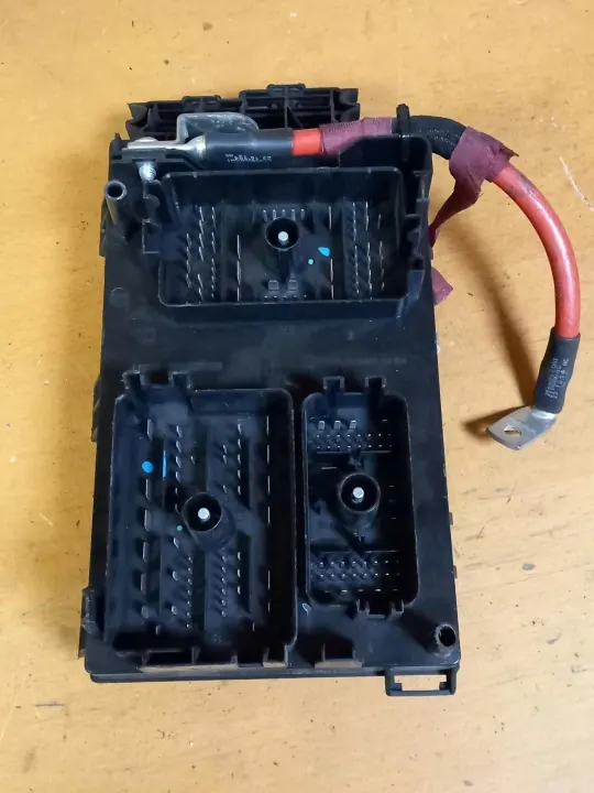Zekeringkast Opel Astra J OEM 13449209 - Gebruikt image 2