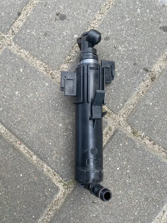 AUDI A4 B8 2.0 TDI Scheinwerferreinigung Rechts 8K0955102B image 3