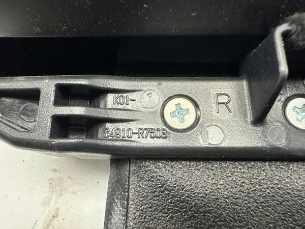 Toyota Corolla Cross tavaratilatela OEM 64910-R750B image 8