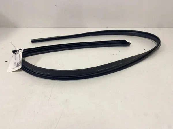 Skoda Kodiaq voorportier raamrubber OEM 57A839119 Links image 2