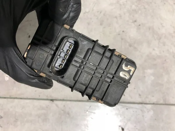 Actionneur de turbocompresseur BMW 3 F30 F35 F31 6NW010430 image 2
