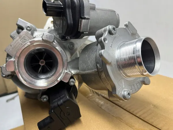Audi Q3 2.0 TFSI Turbo Turbocompresor 06K145654K image 6