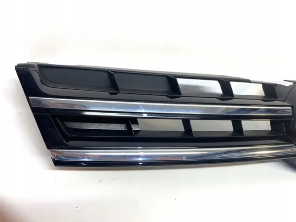 VW Touareg II 7P Front Grill 2010-2015 OEM 7P6853651A image 2