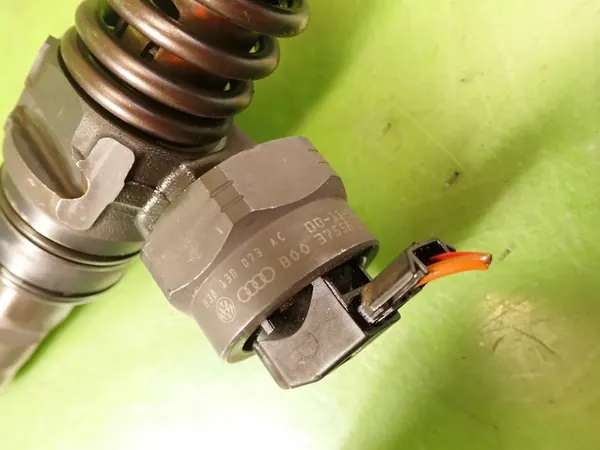 Inyector OEM 038130073AC para Ford Galaxy MK1 image 6