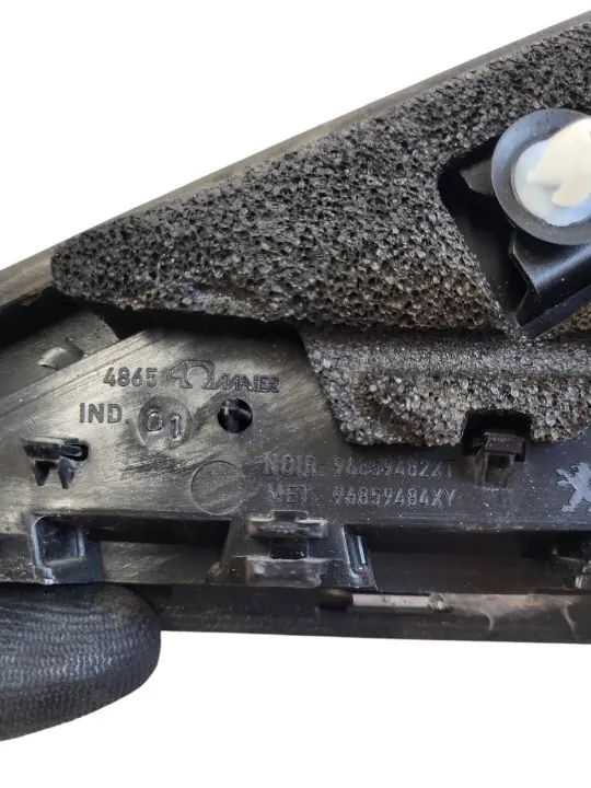 Bouchon triangle aile avant droit OEM 96859482XT image 3