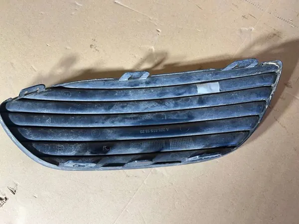 Grille de pare-chocs Mercedes W205 Côté Gauche image 2