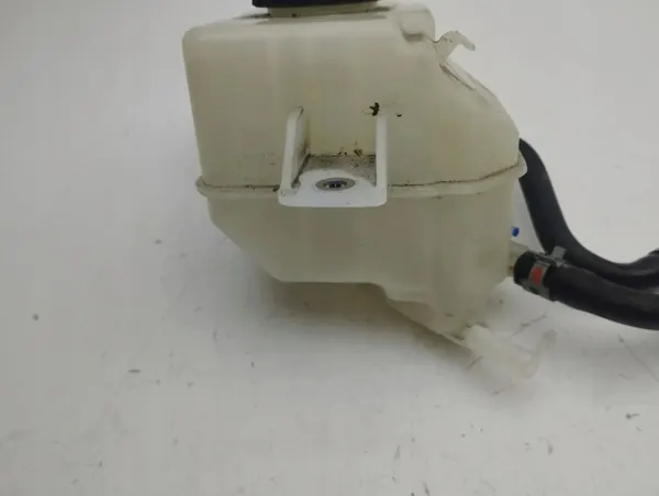 Réservoir liquide frein Toyota RAV4 OEM AMD116363 image 5