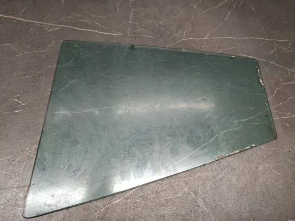 Mercedes W123 Kombi Linke Hintertürscheibe OEM image 2