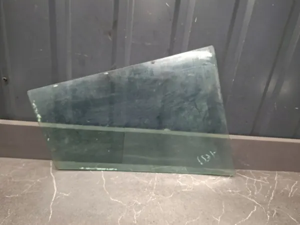 Mercedes W123 Kombi Linke Hintertürscheibe OEM image 5