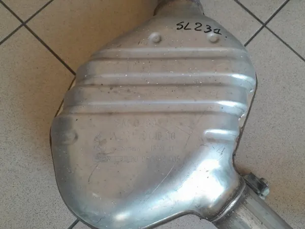 Mercedes-Benz OEM A2314911600 Silenciador Central Usado image 5