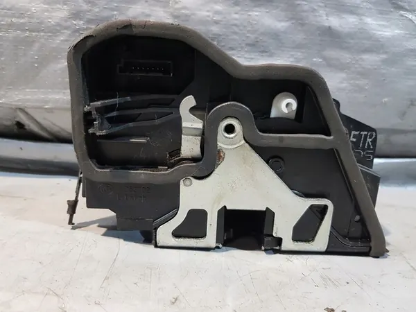 Fram höger dörrlås BMW E91 OEM 51217202144 image 3
