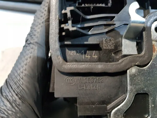 Fram höger dörrlås BMW E91 OEM 51217202144 image 5