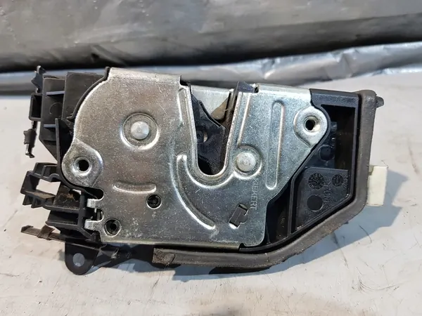 Fram höger dörrlås BMW E91 OEM 51217202144 image 6