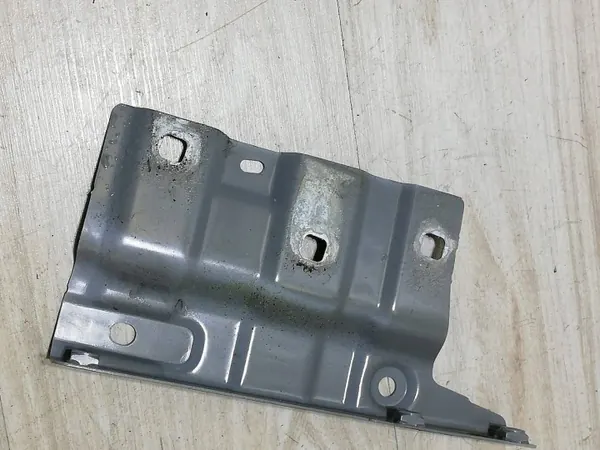 Fram höger stänkskärmsfäste OEM 641C02539R image 2