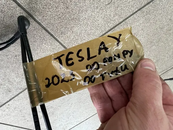 Linha de Travão Tesla Model Y OEM - Esquerda Traseira Aço image 5