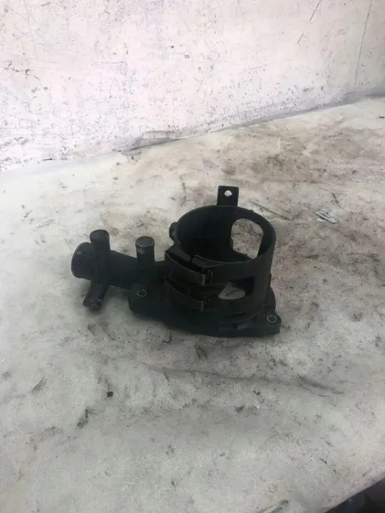 Infiniti Q50 bränslefilterhus OEM A6512001056 image 3