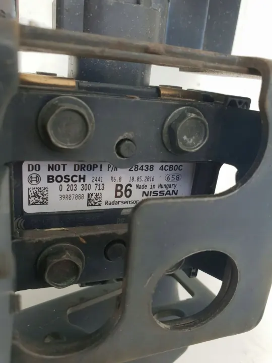 Nissan OE 28438 4CB0C Radarinfästning Fram image 8