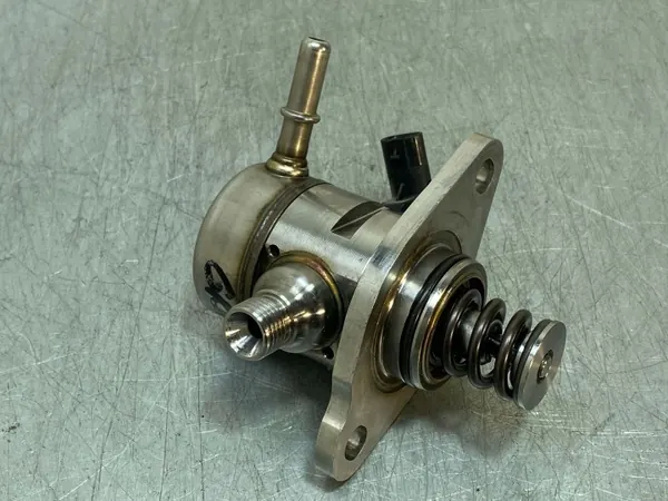 Pompe haute pression OEM 9812133780 pour Opel Grandland X image 2