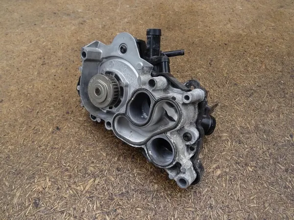 Pompa acqua A3 8V GOLF VII LEON III 1.4 TFSI 04E121042L image 3