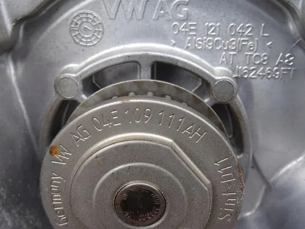 Pompa acqua A3 8V GOLF VII LEON III 1.4 TFSI 04E121042L image 5