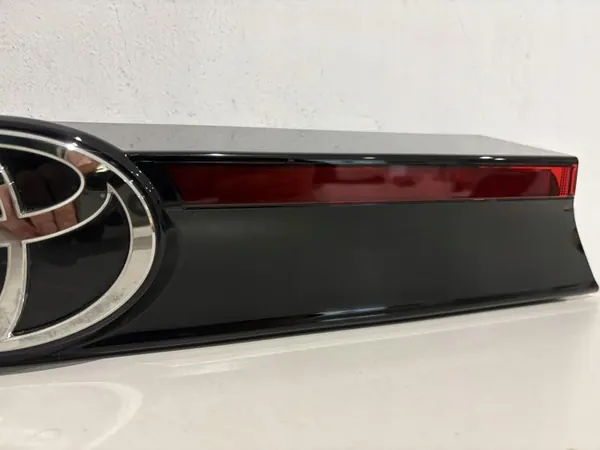 OEM 76801-0D760 Moldura Portón para Toyota Yaris Cross image 3