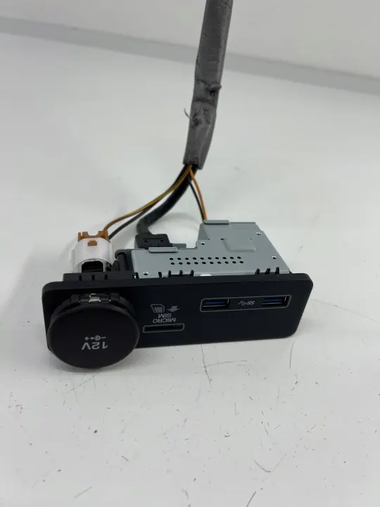 USB-poort Jaguar I-Pace 2020 OEM JPLA19E110BB image 2