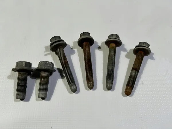 Parafusos suspensão dianteira OEM 3571258 image 2