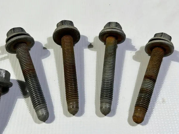 Parafusos suspensão dianteira OEM 3571258 image 3