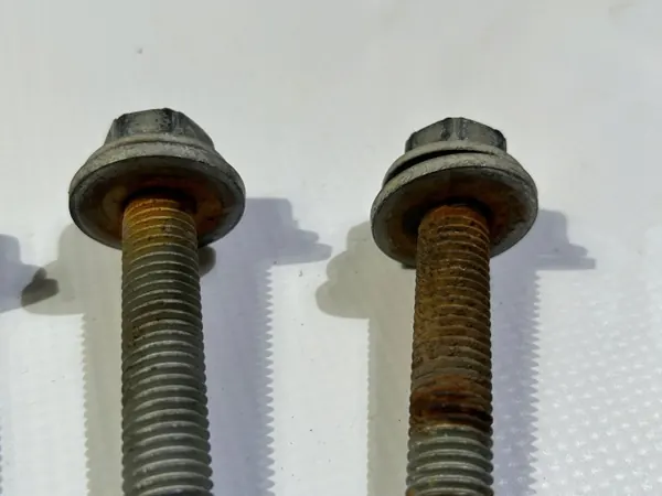 Parafusos suspensão dianteira OEM 3571258 image 4