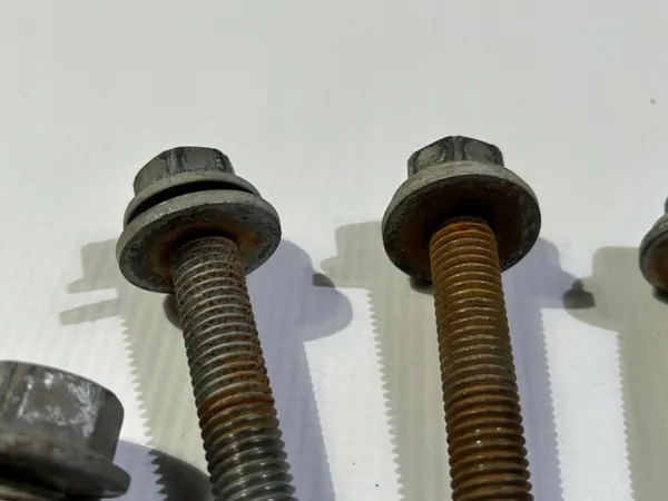 Parafusos suspensão dianteira OEM 3571258 image 5