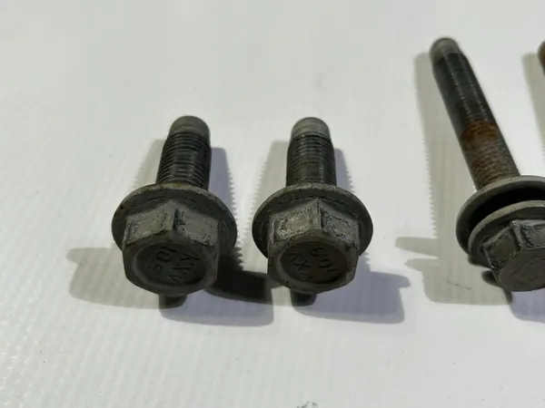 Parafusos suspensão dianteira OEM 3571258 image 8