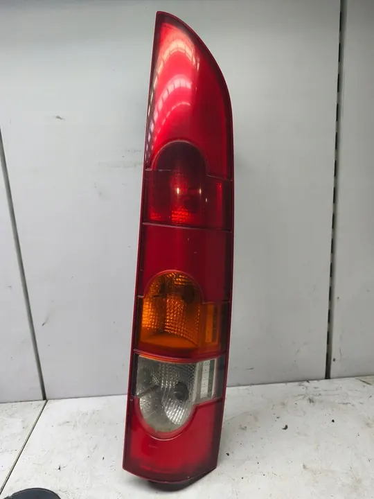 LÁMPARA TRASERA DERECHA RENAULT KANGOO 8200150621 image 2