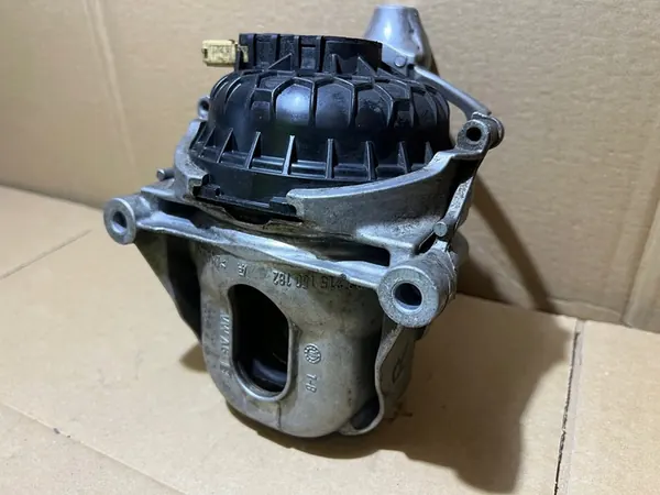 Moottorin tuki AUDI Q5 80A 2.0 TFSI 4M0199372B image 4