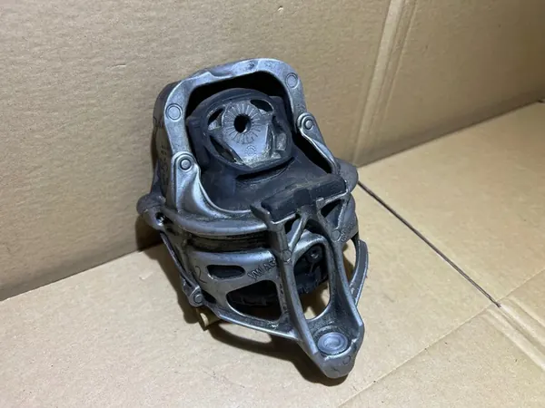 Moottorin tuki AUDI Q5 80A 2.0 TFSI 4M0199372B image 5