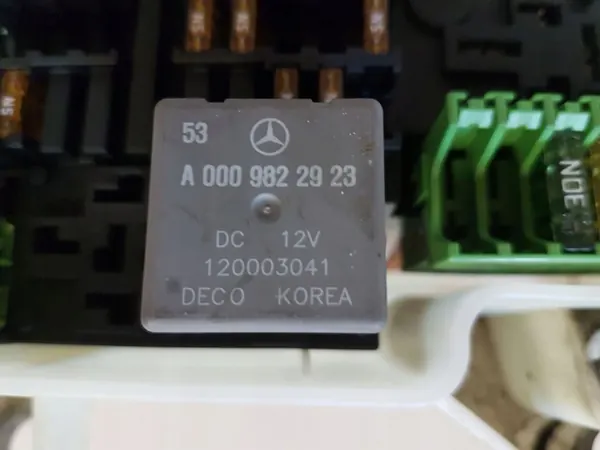 MERCEDES W205 CAJA DE FUSIBLES A2055400082 image 7