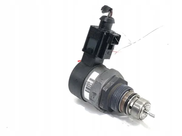 Régulateur Pression Carburant OEM 0281006075 Skoda Octavia III image 2